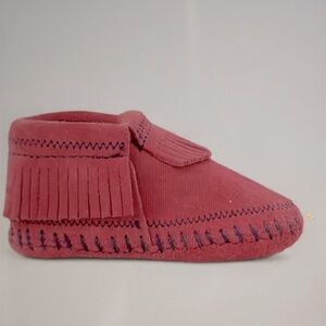 Minnetonka Infant Riley Bootie in hotpink suede , Size 3